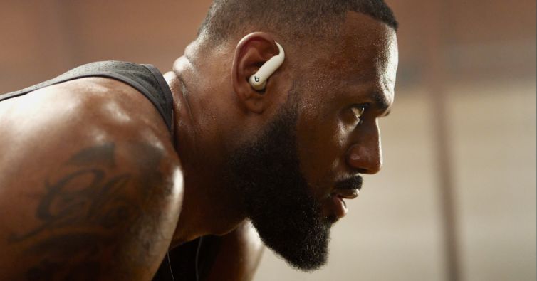 BrandQueries_Powerbeats2_Lebron_InSitu_A