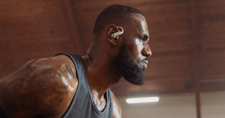 BrandQueries_Powerbeats2_Lebron_InSitu_C